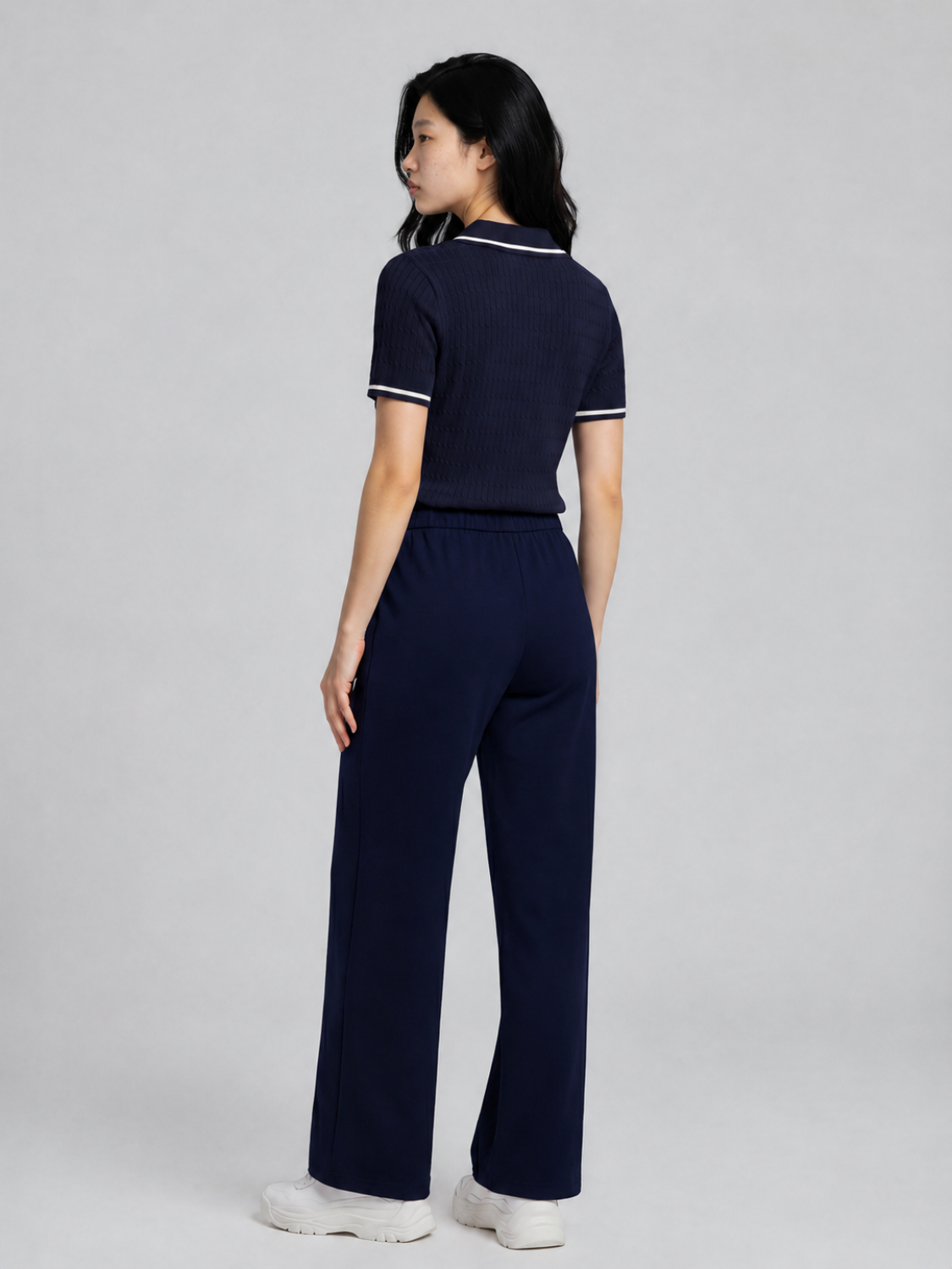 Arabelli high-waist pantalon met plooien voor dames in marineblauw – Issu & Lloyd
