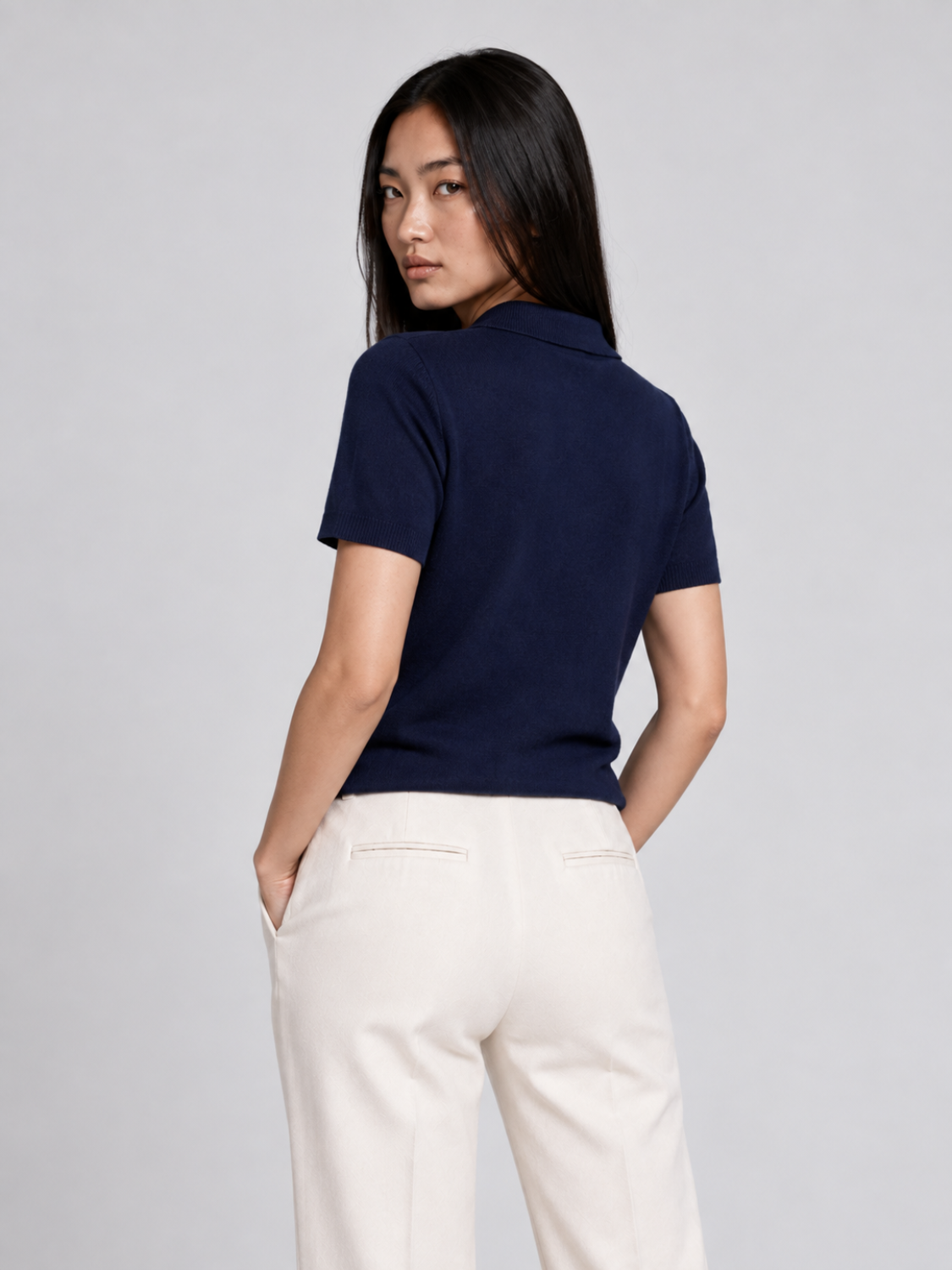 Daphni pantalon met plooien en flared pijp voor dames in crème – Issu & Lloyd