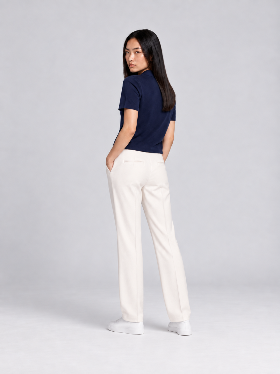 Daphni pantalon met plooien en flared pijp voor dames in crème – Issu & Lloyd