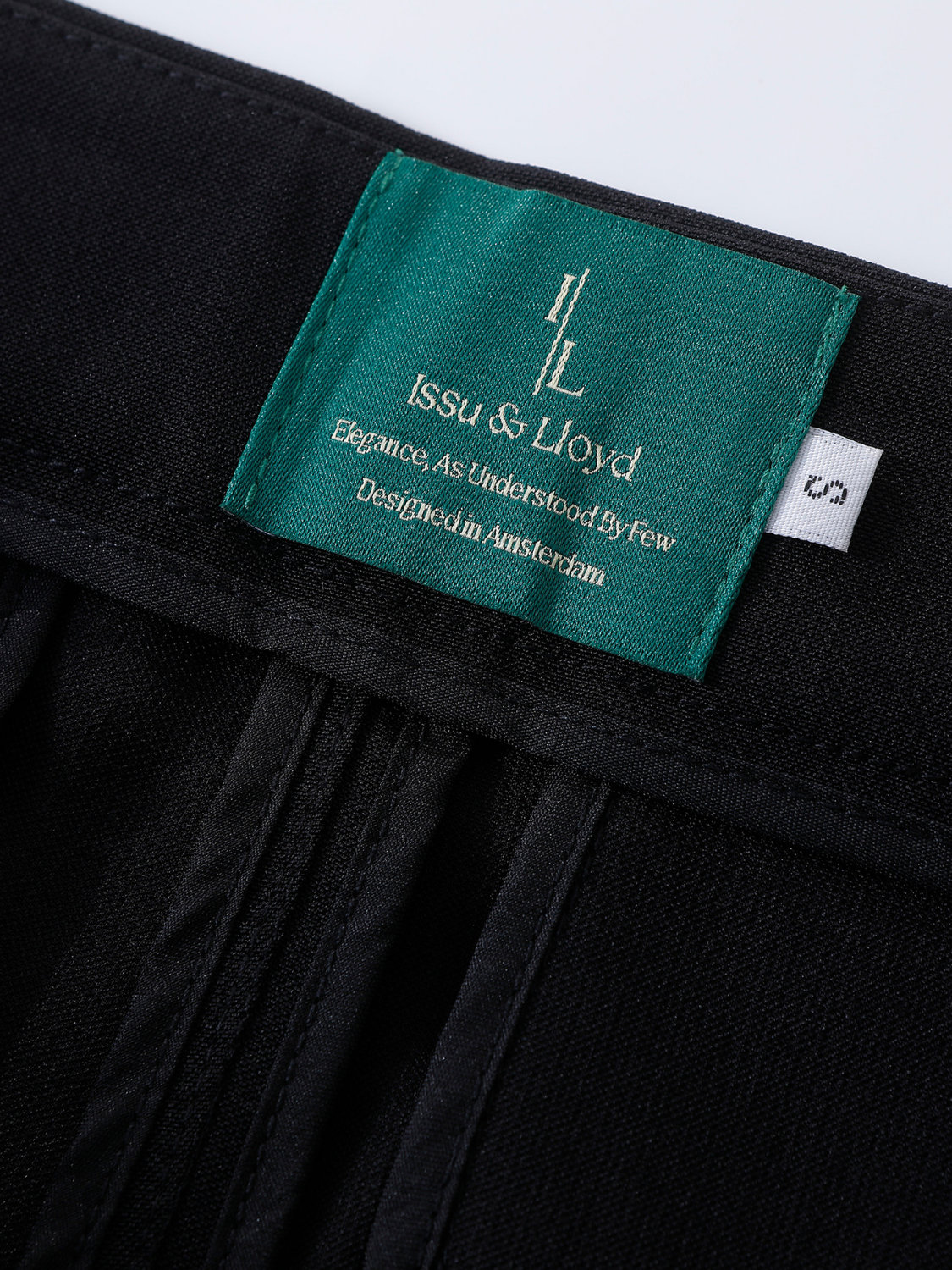 Daphni pantalon met plooien en flared pijp voor dames in zwart – Issu & Lloyd