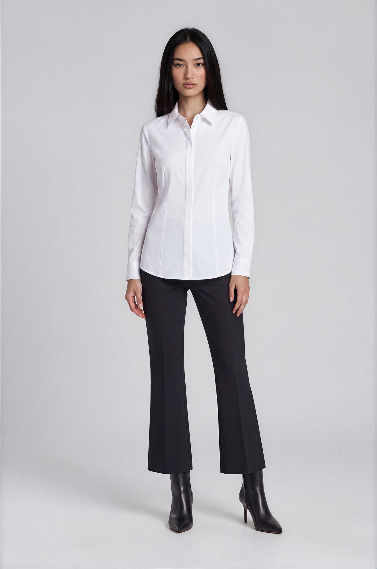 Delphine getailleerde blouse met coupenaden voor dames in wit – Issu & Lloyd