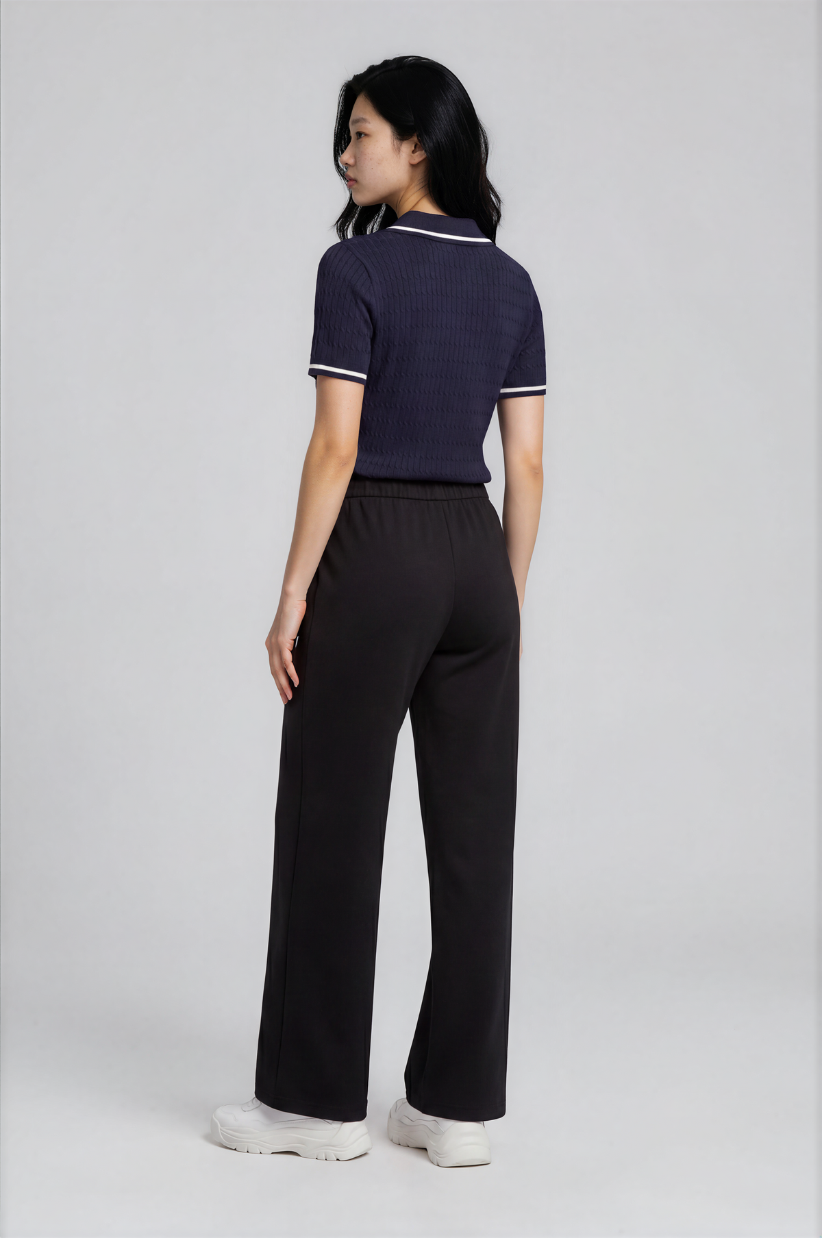 Arabelli high-waist pantalon met plooien voor dames in zwart – Issu & Lloyd