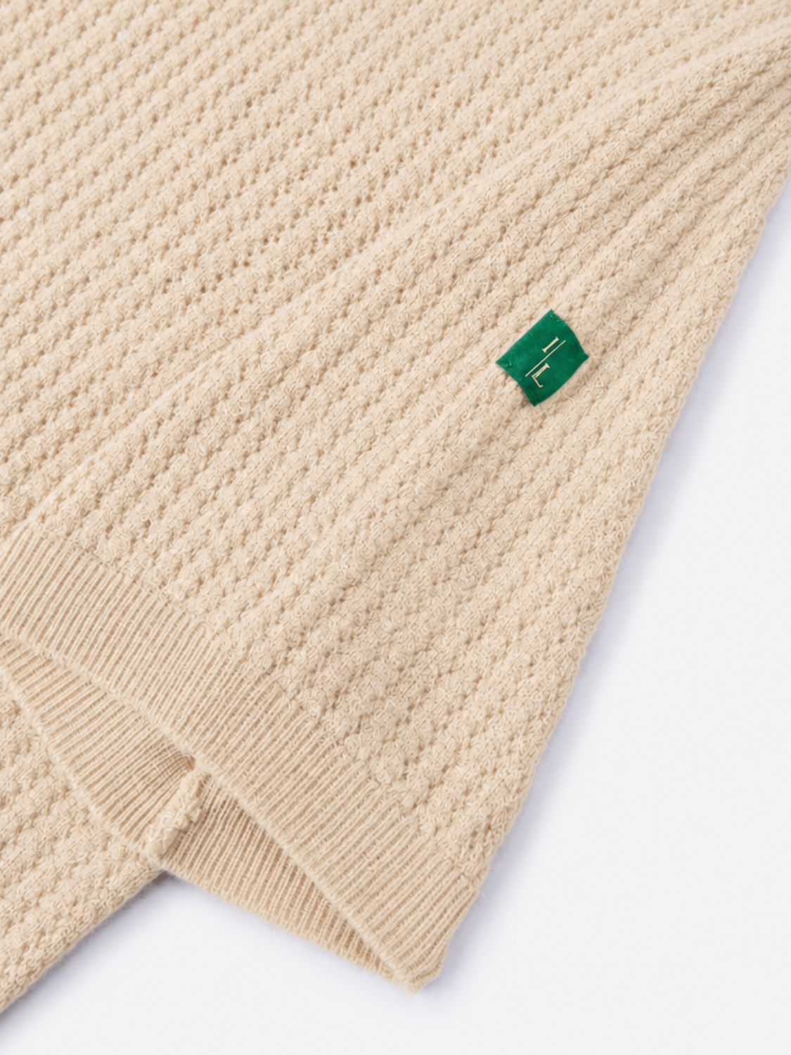 Augusta open gebreide polo van wol en cashmere voor dames in beige – Issu & Lloyd