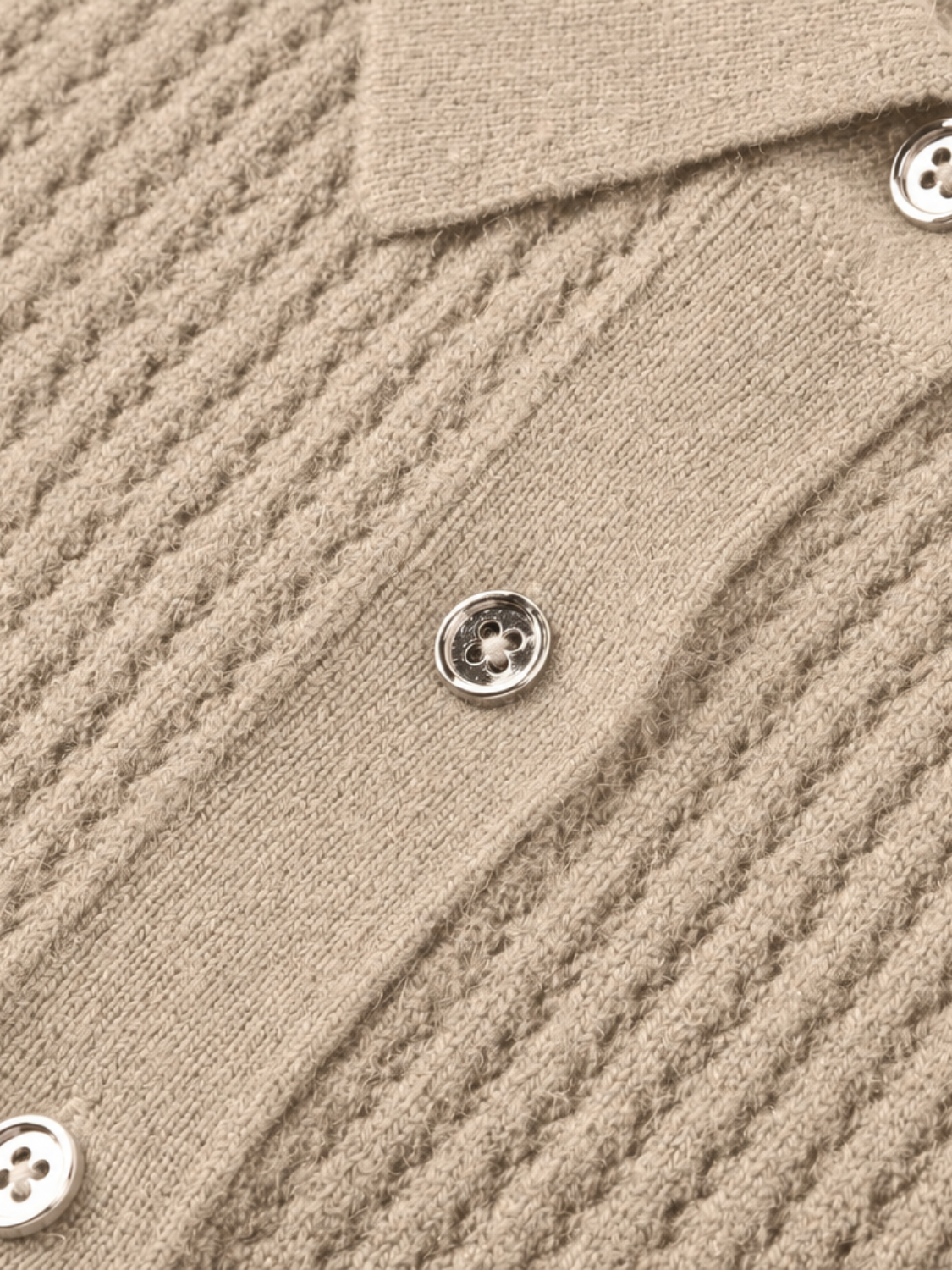 Augusta open gebreide polo van wol en cashmere voor dames in beige – Issu & Lloyd