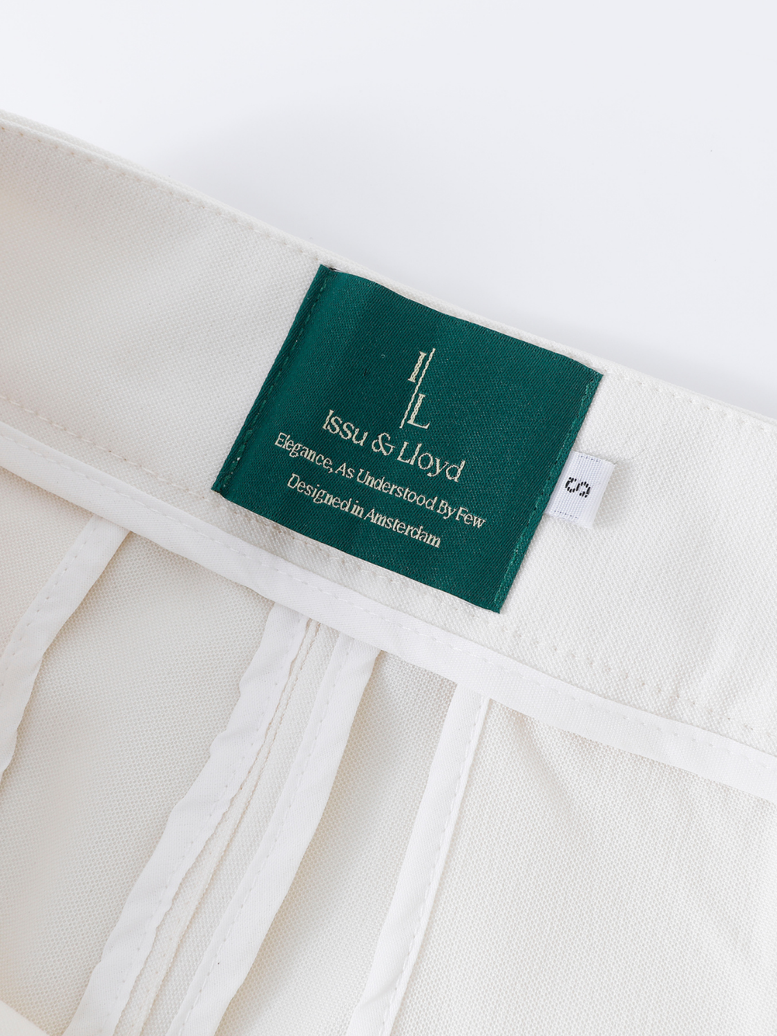 Daphni pantalon met plooien en flared pijp voor dames in crème – Issu & Lloyd