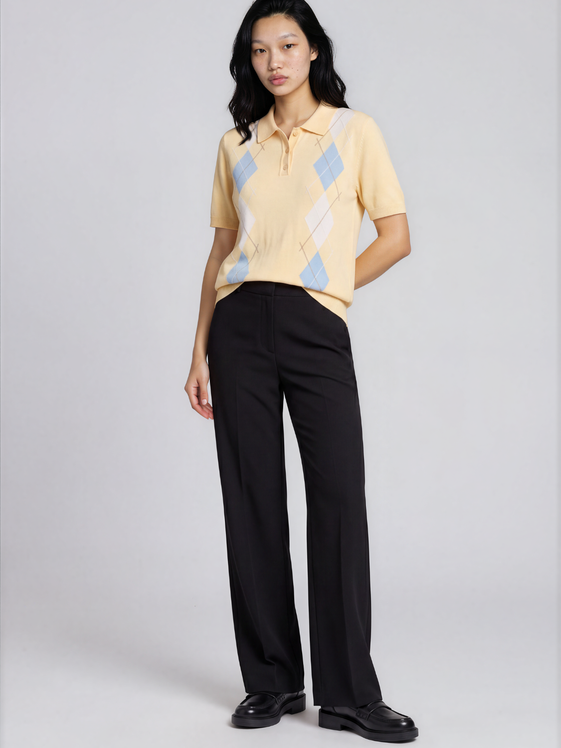 Daphni pantalon met plooien en flared pijp voor dames in zwart – Issu & Lloyd