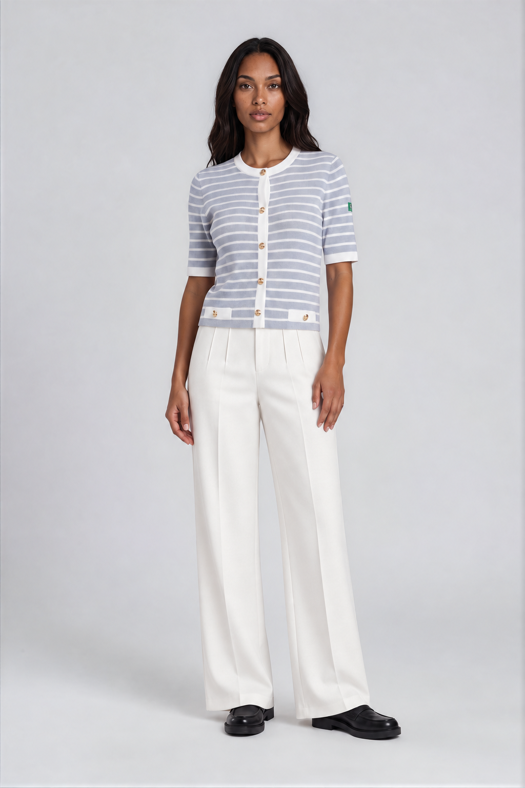 Fiori fijngebreid T-shirt met tweed-look en knopen voor dames in lichtblauw gestreept – Issu & Lloyd