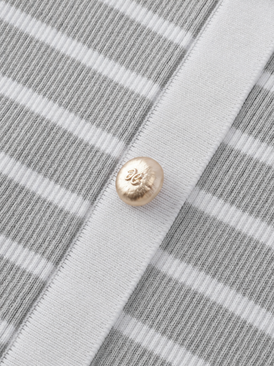 Fiori fijngebreid T-shirt met tweed-look en knopen voor dames in lichtgrijs gestreept – Issu & Lloyd