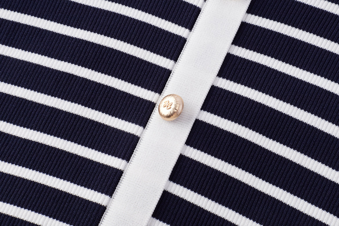 Fiori fijngebreid T-shirt met tweed-look en knopen voor dames in marineblauw gestreept – Issu & Lloyd