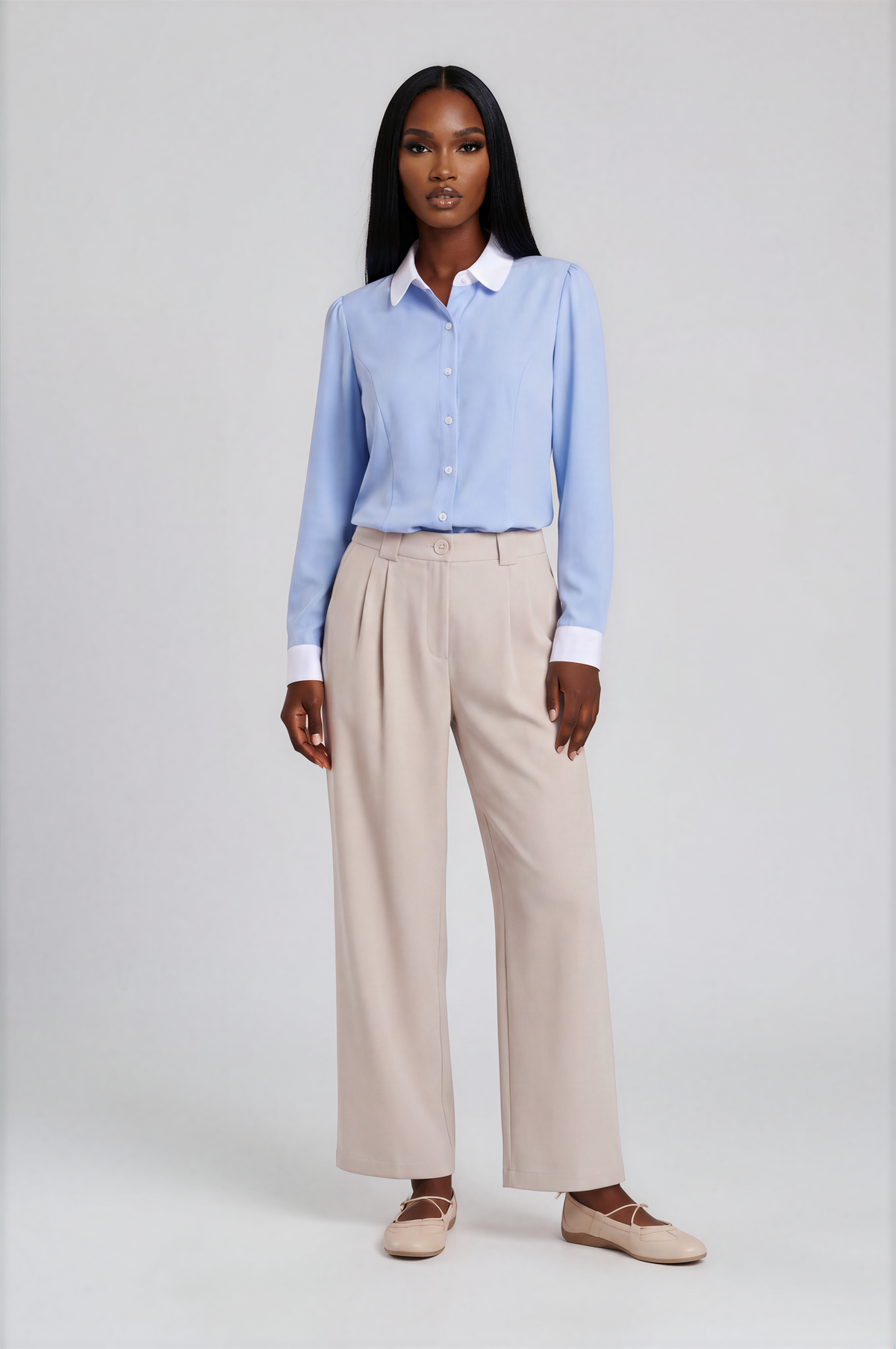 Seraphine getailleerde blouse met witte kraag en manchetten voor dames in lichtblauw – Issu & Lloyd