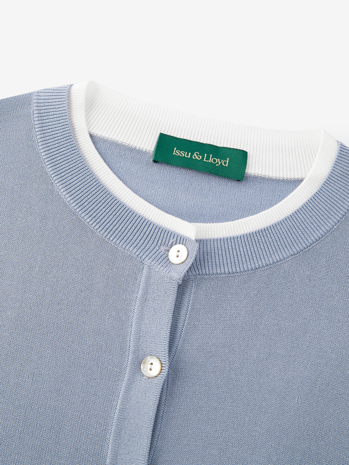 Veronique fijngebreid lyocell vest in lichtblauw met witte accenten voor dames – Issu & Lloyd
