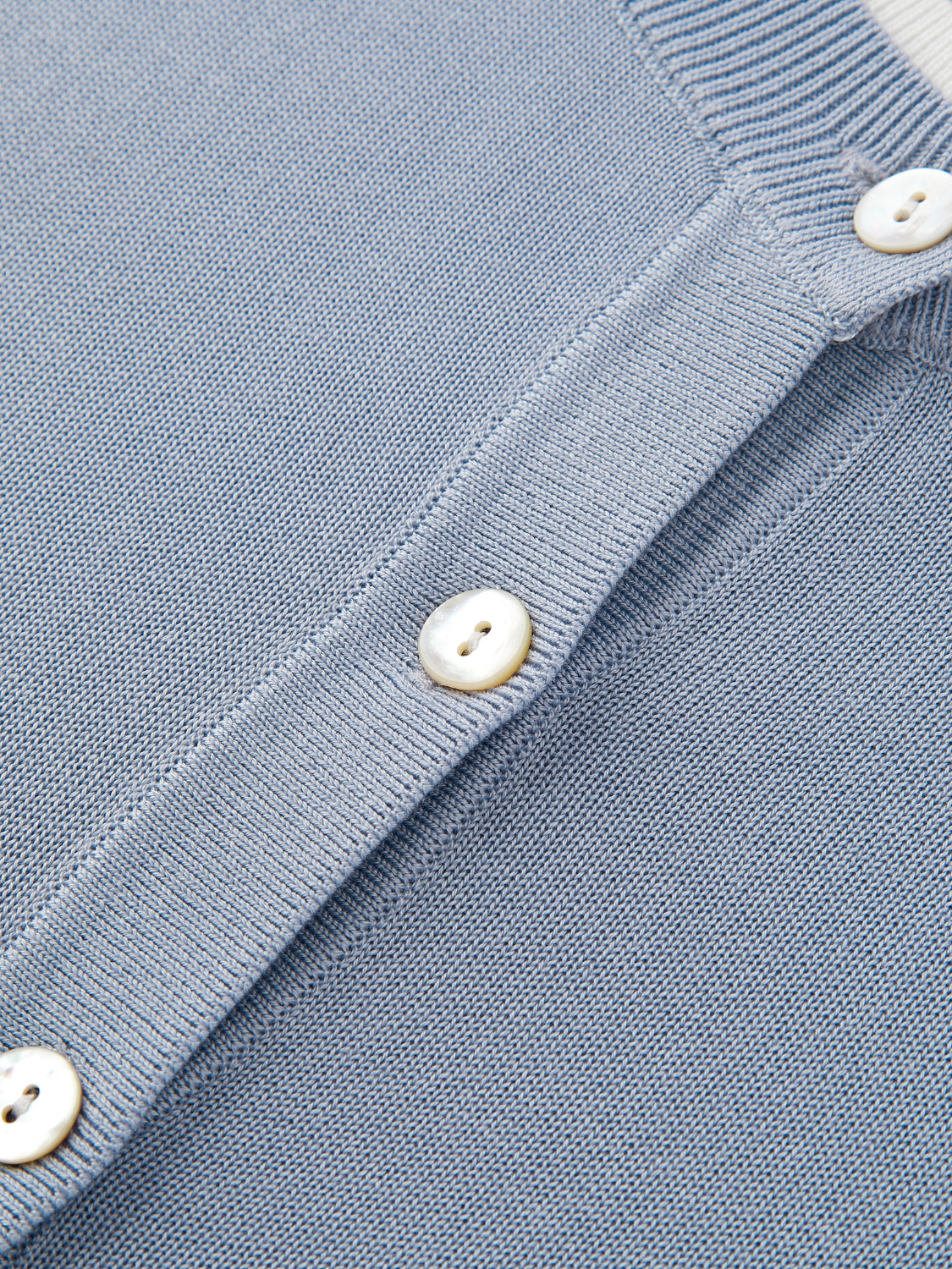Veronique fijngebreid lyocell vest in lichtblauw met witte accenten voor dames – Issu & Lloyd