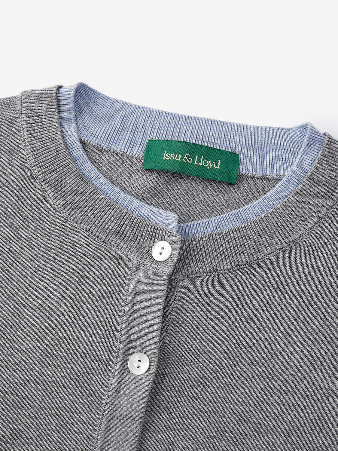 Veronique fijngebreid lyocell vest in lichtgrijs met lichtblauwe accenten voor dames – Issu & Lloyd